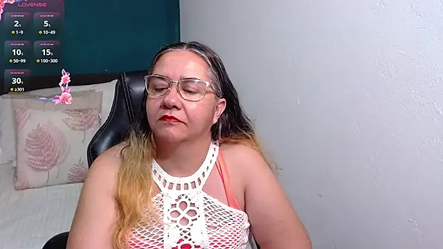 scaelettdubois online show from 10/19/25, 02:23