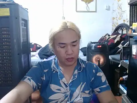 Snapshot of Bigdirtynipples chatting on 10/15/25, 07:19 Bigdirtynipples online show from 10/15/25, 07:19