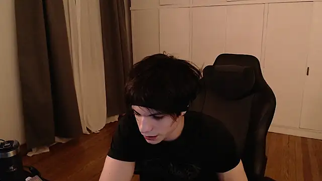 Snapshot of SasukeUhchiaa chatting on 01/13/26, 03:01 SasukeUhchiaa online show from 01/13/26, 03:01
