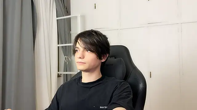Snapshot of SasukeUhchiaa chatting on 03/25/26, 02:06 SasukeUhchiaa online show from 03/25/26, 02:06
