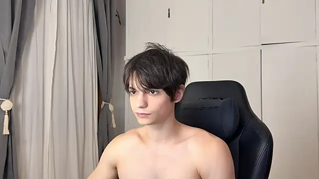 Snapshot of SasukeUhchiaa chatting on 03/30/26, 10:44 SasukeUhchiaa online show from 03/30/26, 10:44