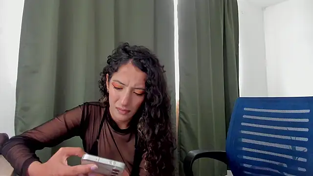 Lucia Fuster online show from 07/12/26, 09:06