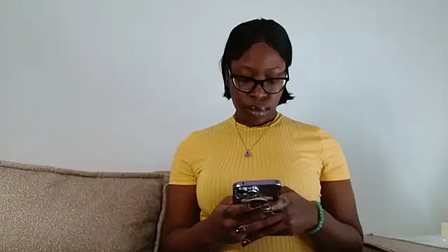 Snapshot of MadamIndigo chatting on 11/24/25, 09:31 MadamIndigo online show from 11/24/25, 09:31