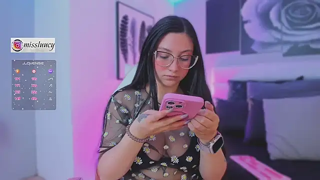 lucy neil online show from 09/30/25, 07:08