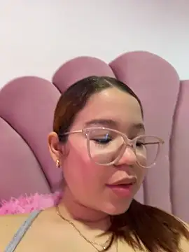 Lucyklein2022 online show from 07/25/26, 02:03