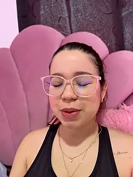 Lucyklein2022 online show from 07/27/26, 02:57