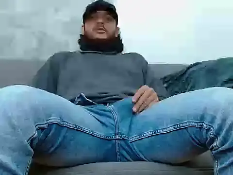 Snapshot of tuyo1995 chatting on 10/01/25, 01:06 tuyo1995 online show from 10/01/25, 01:06