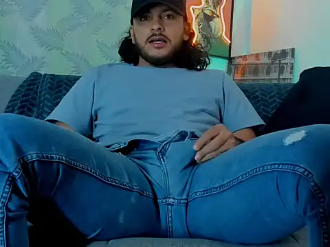 Snapshot of tuyo1995 chatting on 10/31/25, 03:13 tuyo1995 online show from 10/31/25, 03:13