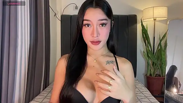 Snapshot of wiggle_nibble chatting on 11/23/25, 05:57 wiggle nibble online show from 11/23/25, 05:57