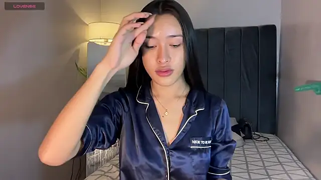 Snapshot of wiggle_nibble chatting on 12/16/25, 06:46 wiggle nibble online show from 12/16/25, 06:46