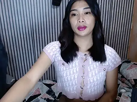 Snapshot of Maria-Moore chatting on 09/30/25, 02:11 Maria-Moore online show from 09/30/25, 02:11