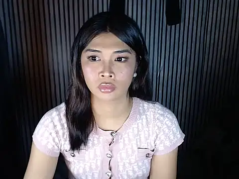 Snapshot of Maria-Moore chatting on 10/05/25, 03:43 Maria-Moore online show from 10/05/25, 03:43