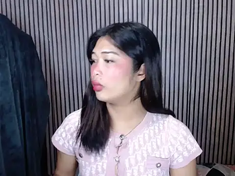 Snapshot of Maria-Moore chatting on 10/21/25, 06:41 Maria-Moore online show from 10/21/25, 06:41