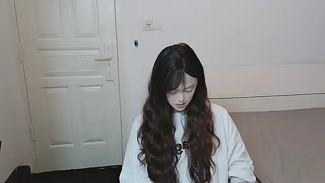 QiuPeiPeimmm online show from 11/05/25, 03:45