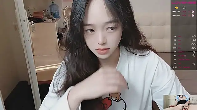 QiuPeiPeimmm online show from 12/15/25, 08:40