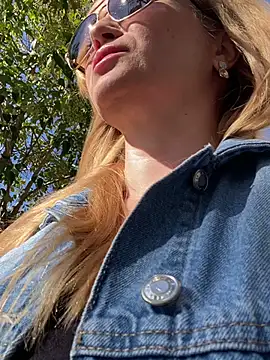 Lady  Maria online show from 10/17/25, 10:29