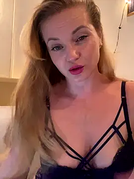 Snapshot of Lady__Maria chatting on 11/08/25, 04:07 Lady Maria online show from 11/08/25, 04:07