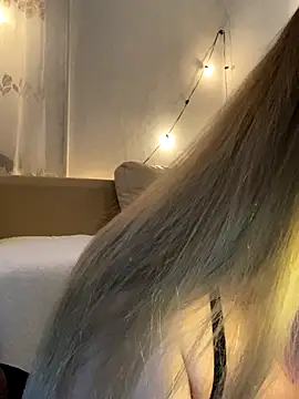 Snapshot of Lady__Maria chatting on 11/11/25, 04:18 Lady Maria online show from 11/11/25, 04:18