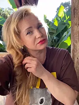 Snapshot of Lady__Maria chatting on 11/20/25, 10:15 Lady Maria online show from 11/20/25, 10:15