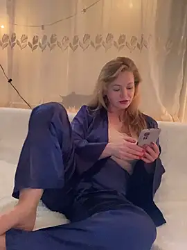 Snapshot of Lady__Maria chatting on 12/02/25, 03:51 Lady Maria online show from 12/02/25, 03:51