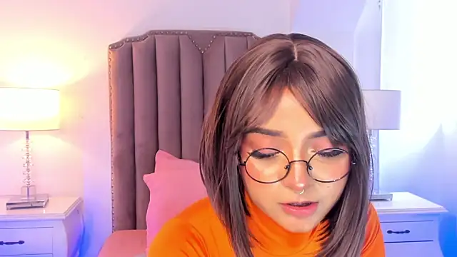Emma Torres   online show from 12/17/24, 03:17