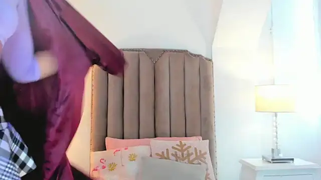 Emma Torres   online show from 05/18/26, 12:55