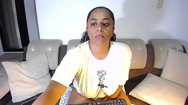 BellaKarla online show from 09/24/25, 03:21