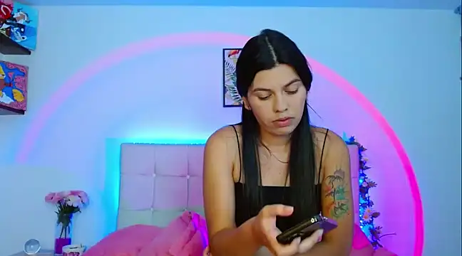 Snapshot of Layla_Rachel chatting on 02/14/25, 01:23 Layla Rachel online show from 02/14/25, 01:23