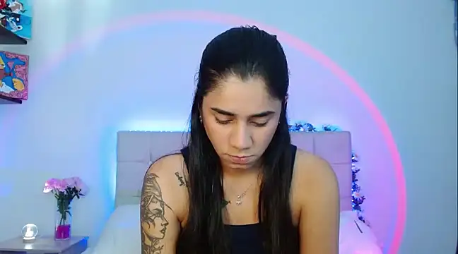 Snapshot of Layla_Rachel chatting on 03/01/25, 01:00 Layla Rachel online show from 03/01/25, 01:00