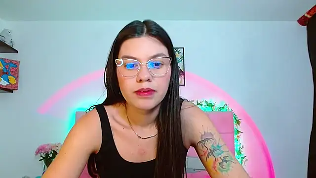 Snapshot of Layla_Rachel chatting on 09/11/25, 01:28 Layla Rachel online show from 09/11/25, 01:28