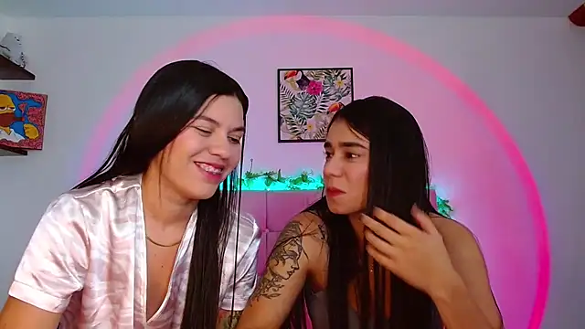 Snapshot of Layla_Rachel chatting on 10/20/25, 12:11 Layla Rachel online show from 10/20/25, 12:11