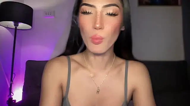 Snapshot of Bella_Gordon chatting on 11/22/25, 11:48 Bella Gordon online show from 11/22/25, 11:48