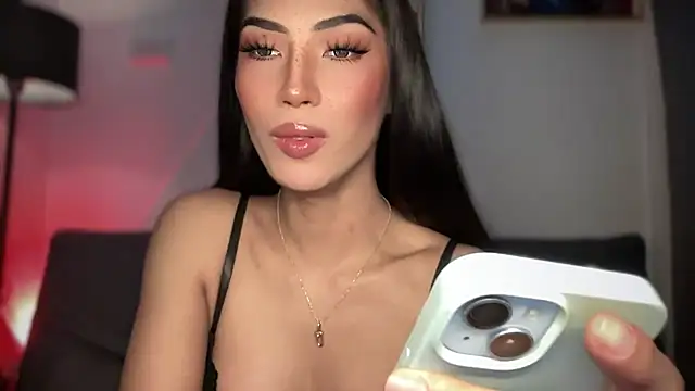 Snapshot of Bella_Gordon chatting on 11/30/25, 05:00 Bella Gordon online show from 11/30/25, 05:00