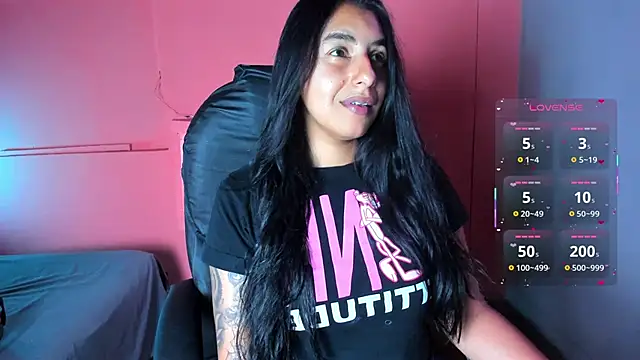 Snapshot of Desipleasure chatting on 11/17/25, 05:30 Desipleasure online show from 11/17/25, 05:30