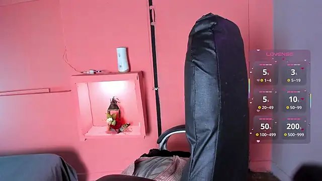 Snapshot of Desipleasure chatting on 11/18/25, 08:35 Desipleasure online show from 11/18/25, 08:35