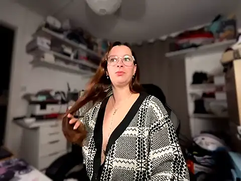 Amai Live online show from 11/08/25, 04:56