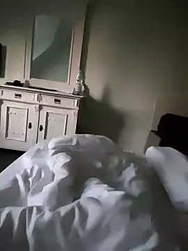 Snapshot of kiam471 chatting on 10/19/25, 05:30 kiam471 online show from 10/19/25, 05:30