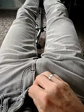 Snapshot of kiam471 chatting on 10/28/25, 03:04 kiam471 online show from 10/28/25, 03:04