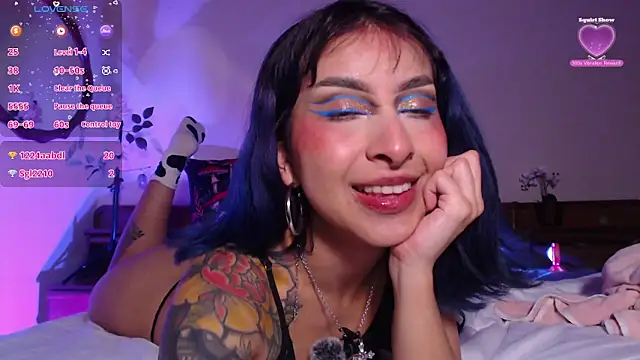Snapshot of Cinamoonn chatting on 03/22/25, 02:16 Cinamoonn online show from 03/22/25, 02:16