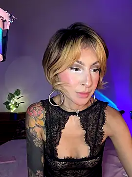 Snapshot of Cinamoonn chatting on 09/23/25, 08:34 Cinamoonn online show from 09/23/25, 08:34