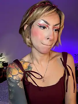 Snapshot of Cinamoonn chatting on 10/04/25, 08:18 Cinamoonn online show from 10/04/25, 08:18