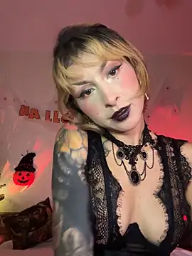 Snapshot of Cinamoonn chatting on 10/15/25, 08:31 Cinamoonn online show from 10/15/25, 08:31