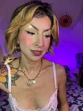 Snapshot of Cinamoonn chatting on 10/22/25, 08:30 Cinamoonn online show from 10/22/25, 08:30