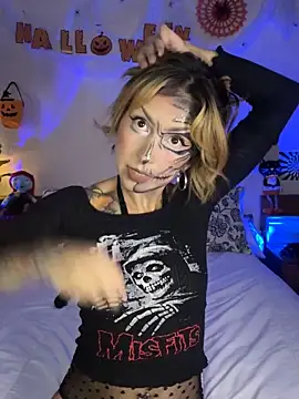 Snapshot of Cinamoonn chatting on 10/26/25, 07:09 Cinamoonn online show from 10/26/25, 07:09