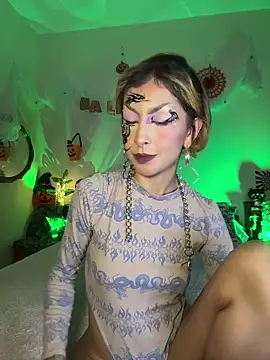 Snapshot of Cinamoonn chatting on 11/01/25, 10:01 Cinamoonn online show from 11/01/25, 10:01