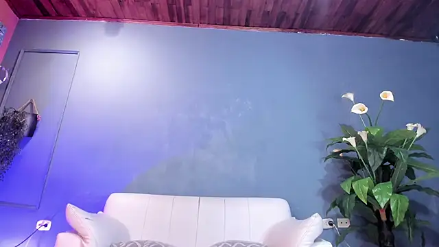 mensia hernandz online show from 12/07/24, 01:40