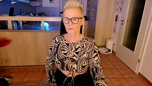 German Milf online show from 12/18/24, 06:03