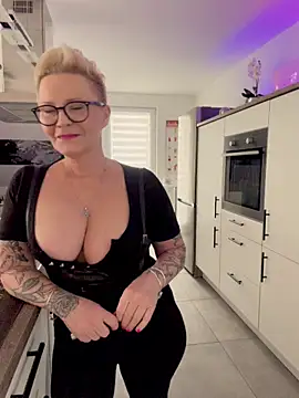 German Milf online show from 02/20/26, 01:44