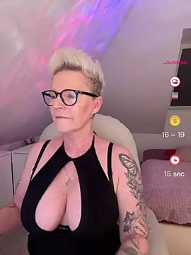 German Milf online show from 04/28/26, 12:43