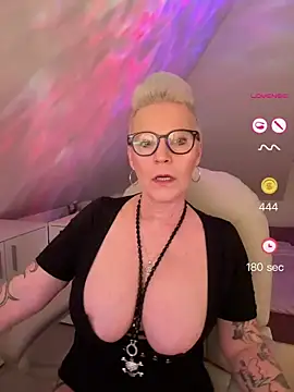 German Milf online show from 05/18/26, 01:06